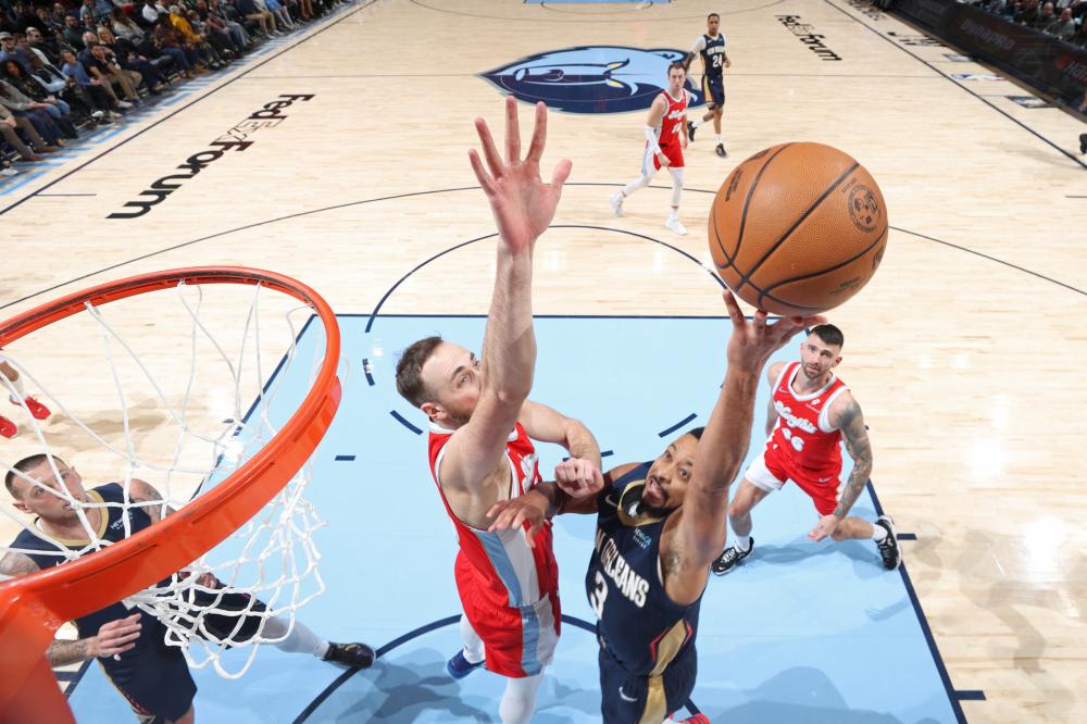 新帅在中场 新帅在中场