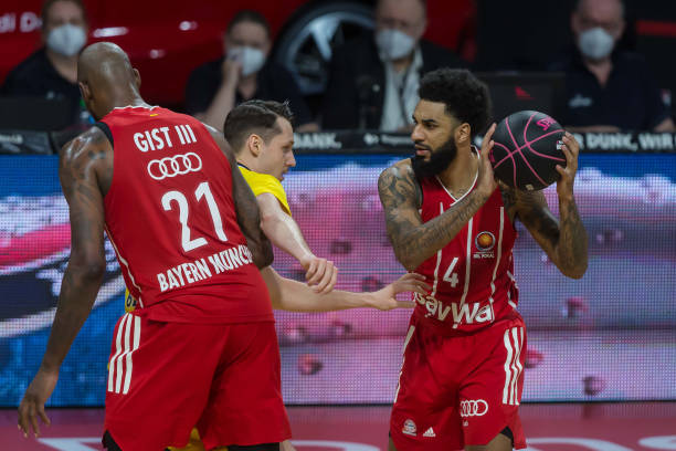 康诺顿的三 康诺顿的三